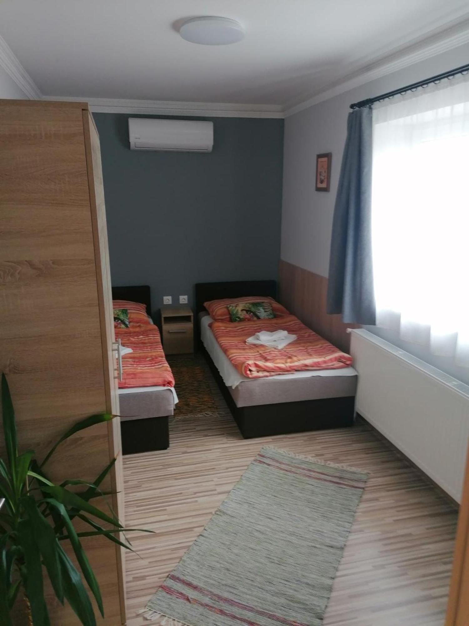 Aba-Boebe Vendeghaz Apartment Zalaszentivan ภายนอก รูปภาพ